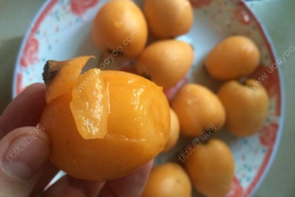 枇杷冰糖怎么做？枇杷冰糖水的功效(3)
