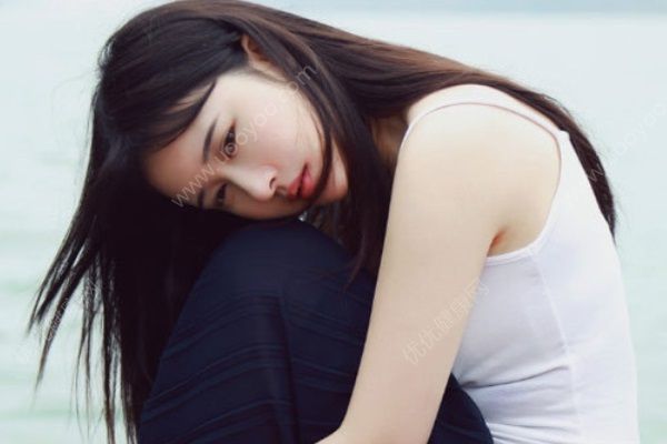 女生应该主动联系男生吗？女生在恋爱中主动是否有利？[