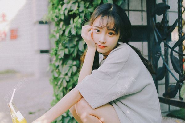 我14岁胸部有硬东西是怎么回事？我14岁胸部有肿块正常吗？(1)