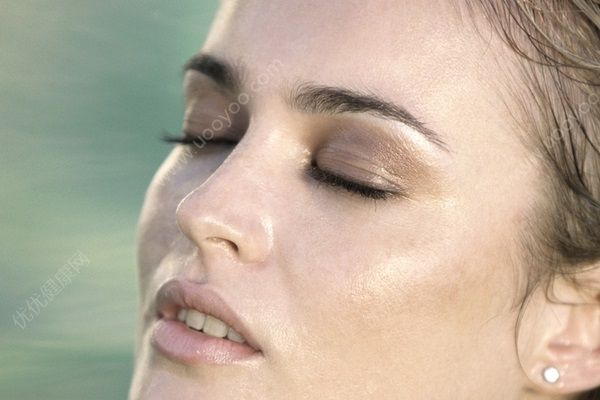 为什么睫毛膏会晕染？为什么睫毛膏老是蹭到眼皮上？(1)