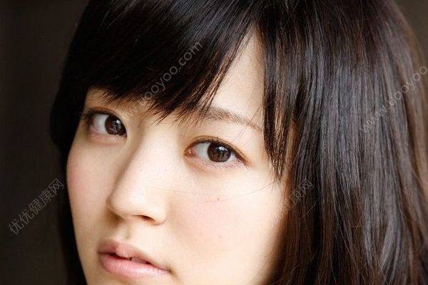 女生头发很黄怎么回事？女生头发枯黄怎么办？(2)