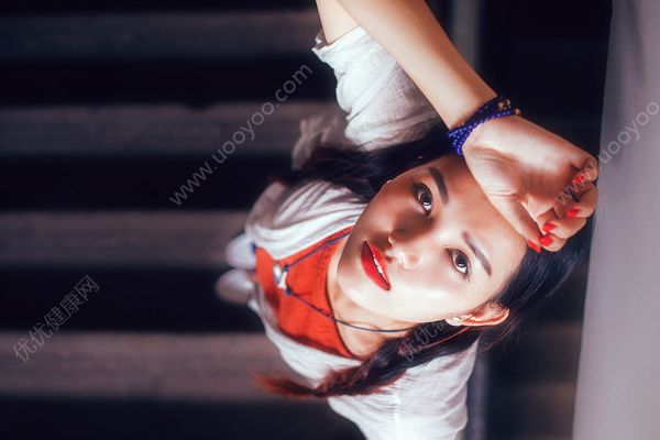 高中女生胸部有硬块是怎么回事？高中女生胸部有肿块怎么办？(1)