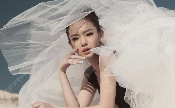 暴晒后皮肤变红怎么办？暴晒后皮肤发红(1)