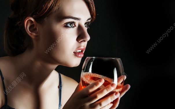女生喝红酒有什么好处？女生喝红酒好吗？(1)