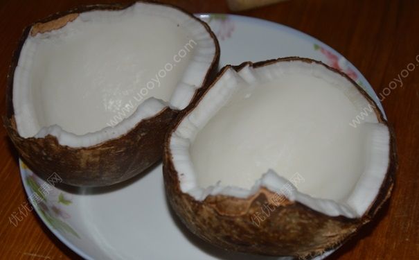 椰子壳里的白瓤能吃吗？椰子里的椰肉怎么吃？[多图]