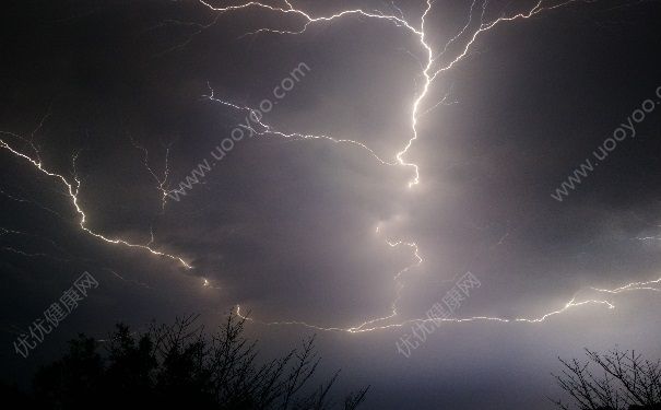 下雨天有鱼钓吗？夏季大雨天钓鱼好吗？(4)