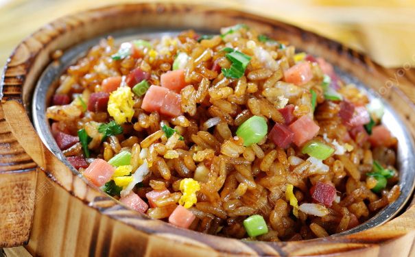 酱油炒饭的做法 酱油炒饭怎么做好吃？(3)