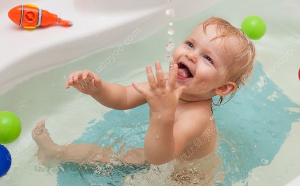 新生儿洗澡的注意事项有哪些？新生儿洗澡需要注意什么