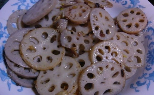 藕炒出来为什么是黑的？怎么炒藕片不会变黑？(1)