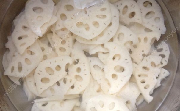 莲藕炒肉的做法 莲藕炒肉片怎么做好吃？(4)