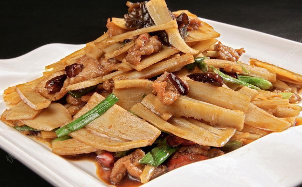 莲藕炒肉的做法 莲藕炒肉片怎么做好吃？(1)
