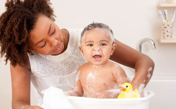 新生儿洗澡的注意事项有哪些？新生儿洗澡需要注意什么？(3)