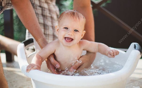 新生儿洗澡的注意事项有哪些？新生儿洗澡需要注意什么？(2)