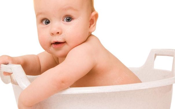 宝宝洗澡水温多少合适？宝宝洗澡水温过高会怎样？(4)