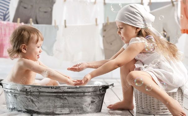 新生儿洗澡的顺序是怎样的？婴儿洗澡的顺序(4)