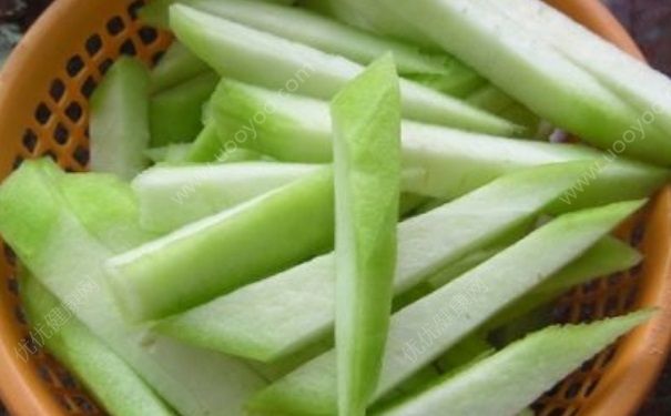 丝瓜和青椒能一起炒吗？青椒炒丝瓜的做法(3)