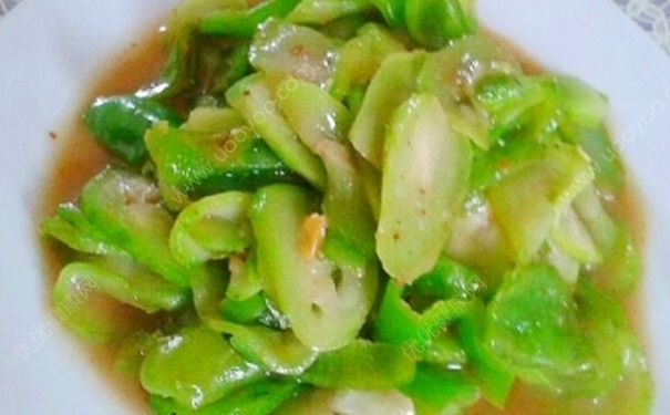 丝瓜和青椒能一起炒吗？青椒炒丝瓜的做法(2)