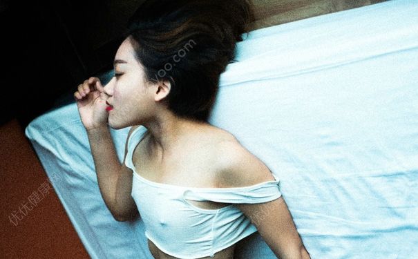 15岁女生胸很平还会发育吗？15岁女生胸很平怎么办？(2)