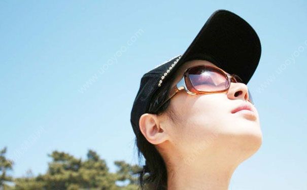 额头上长痘痘是什么原因？额头上为什么会长痘痘？(2)