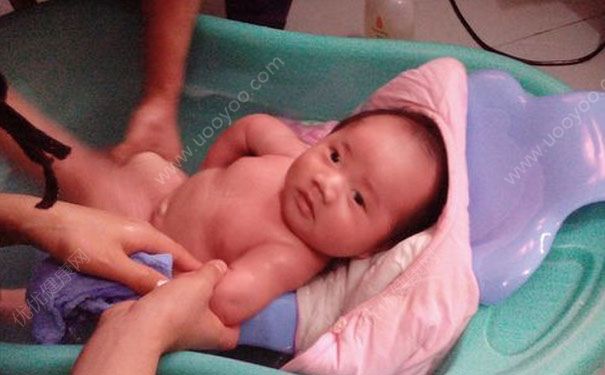 新生儿洗澡频率多少合适？婴儿洗澡次数多久一次合适？(3)