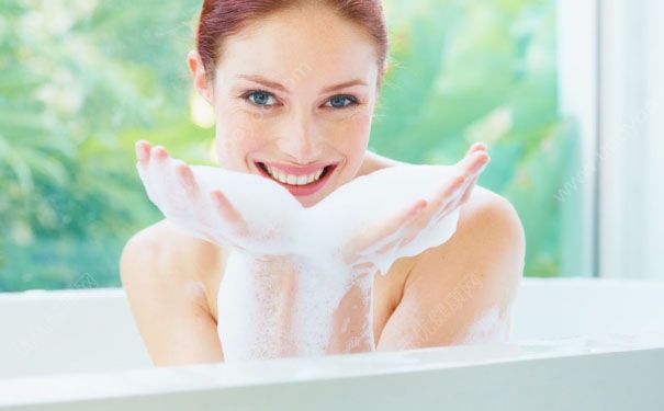 用盐水洗澡好吗？用盐水洗澡有什么好处？(4)
