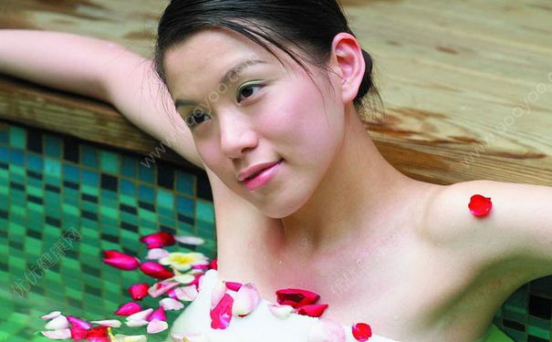 用什么洗澡可以美白全身？用什么洗澡可以变白？(4)