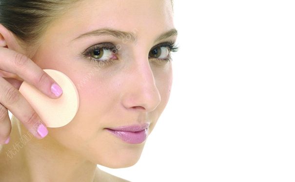 眉心长痘痘是什么原因？眉心长痘痘怎么办？(4)