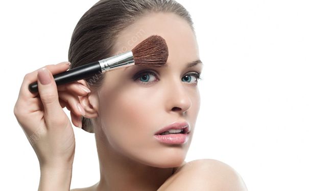 眉心长痘痘是什么原因？眉心长痘痘怎么办？(2)