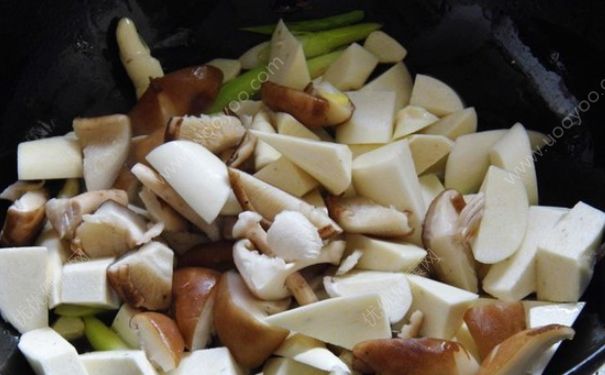 茭白可以炖汤吗？茭白炖排骨汤怎么做？[多图]