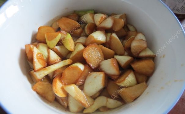 油焖茭白怎么做好吃？油焖茭白的家常做法(3)