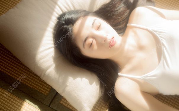 16岁女生胸很平还会发育吗？16岁女生平胸怎么办？(1)