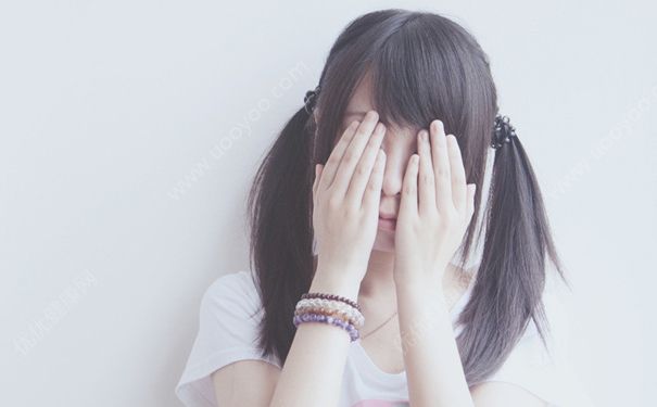 13岁女生胸部疼痛是怎么回事？13岁女生乳房疼痛怎么办？(1)