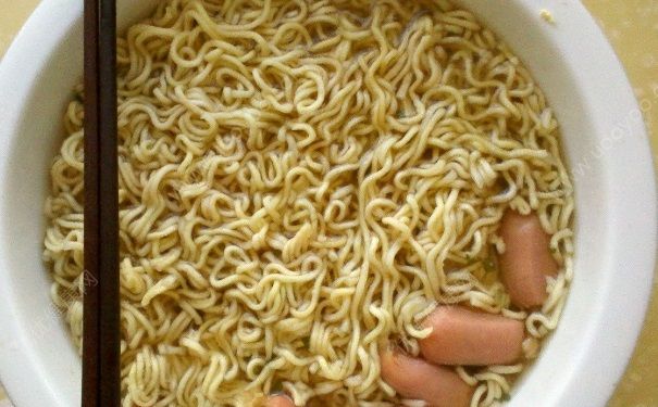 吃泡面会长痘痘吗？吃方便面会上火吗？(4)