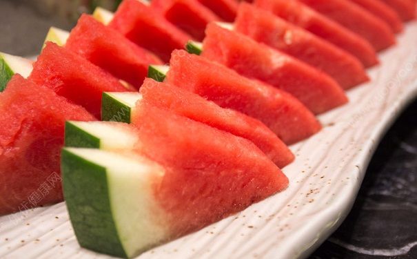 西瓜和什么不能一起吃？什么食物不适合与西瓜同食？[多