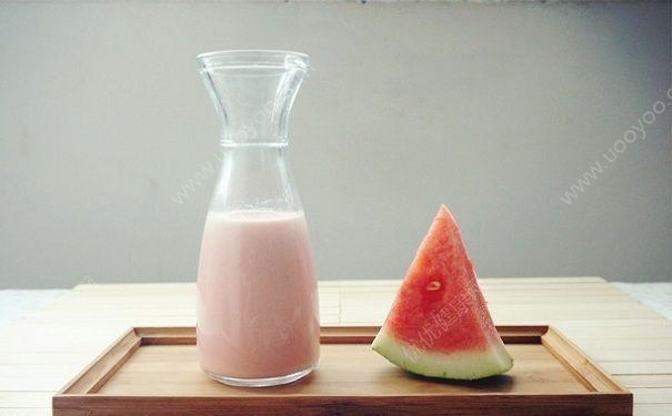 西瓜和牛奶能一起吃吗？牛奶和西瓜一起吃好吗？[多图]