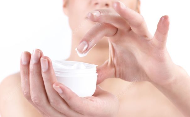 18岁女生适合的护肤品有哪些？18岁女孩用什么牌子的护肤品好？(3)