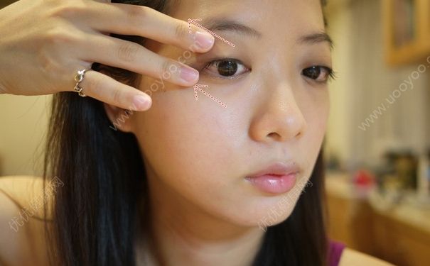 多大年龄适合用眼霜？眼霜的正确使用手法？(4)