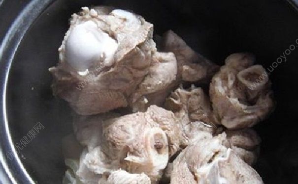 秋葵大骨汤怎么做好吃？秋葵大骨汤怎么做？(2)