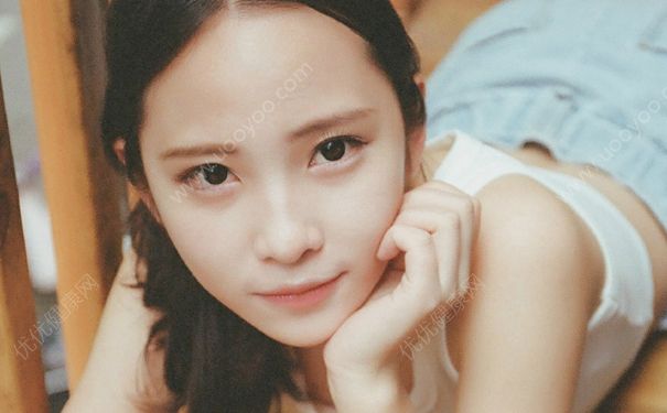 第一次来月经是黑色的正常吗？第一次月经是黑色的是怎