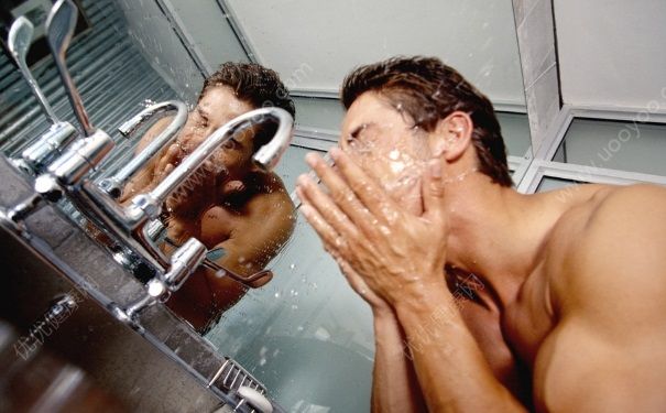 用洗面奶会长痘痘吗？洗面奶的使用步骤？[多图]