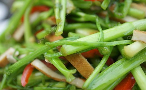芹菜要焯水吗？芹菜要不要摘掉叶子？(4)