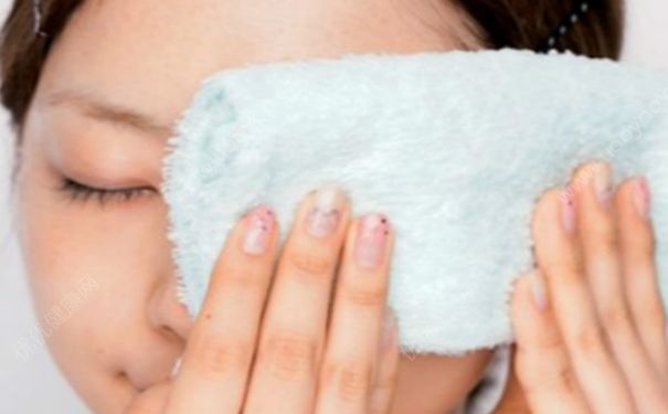 熬夜黑眼圈怎么去除？熬夜黑眼圈很重怎么办？(2)