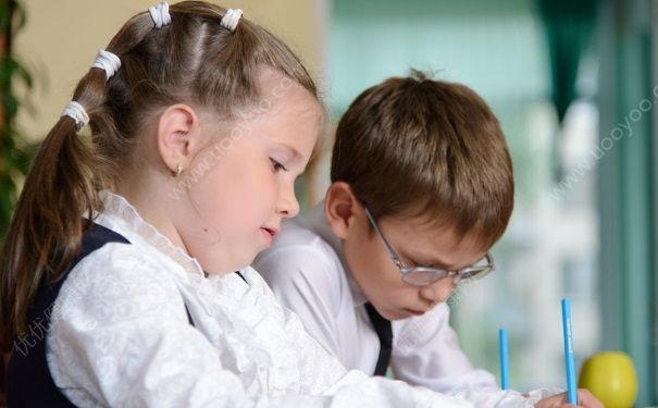 小学生怎么跟女生表白？小学男生怎么向女生表白？(1)