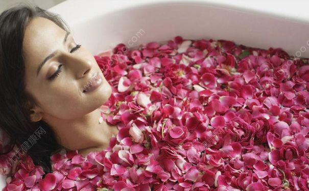 早上洗澡好还是晚上洗澡好？睡前洗澡好还是起床后洗澡