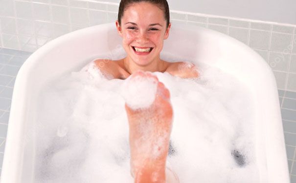 早上洗澡好还是晚上洗澡好？睡前洗澡好还是起床后洗澡好？(4)