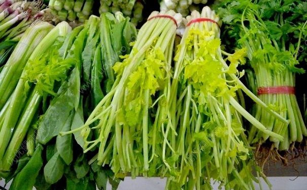 芹菜放久了能吃吗？芹菜放软了还能吃吗？(1)