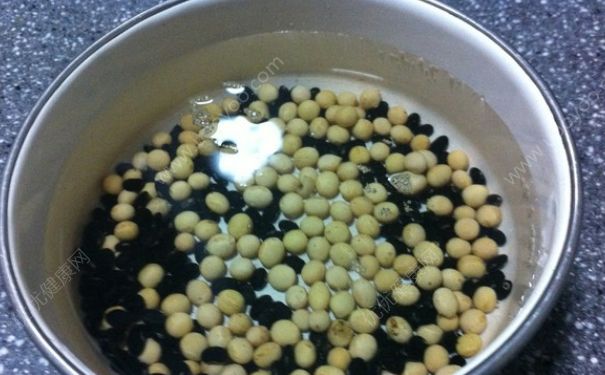 黄豆能和黑豆一起打豆浆吗？黄豆和黑豆一起打豆浆可以吗？(2)