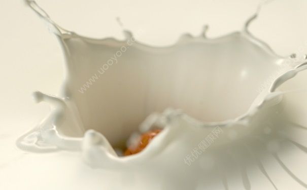 可乐能和牛奶一起喝吗？碳酸饮料和牛奶可以同饮吗？[多