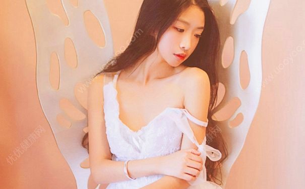 17岁女生碰胸部会疼是什么原因？17岁女生按乳房疼怎么