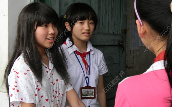 13岁来月经正常吗？13岁的女孩子会来月经吗？(4)